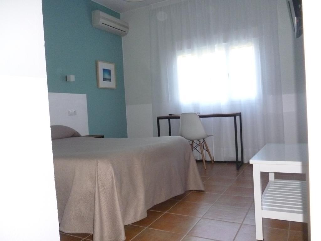 Hostal Las Cumbres 科尼尔-德拉弗龙特拉 外观 照片